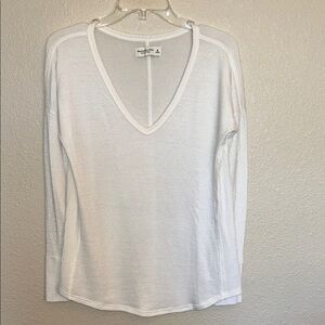 Abercrombie & Fitch Women's White V-Neck Top
